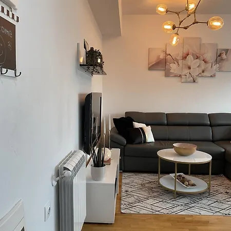 Center Serviced Apartment *