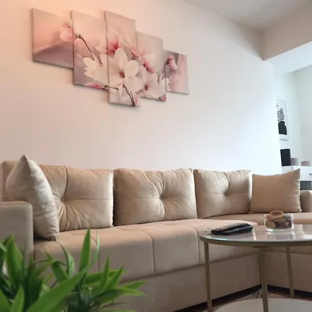 Center Serviced Apartment