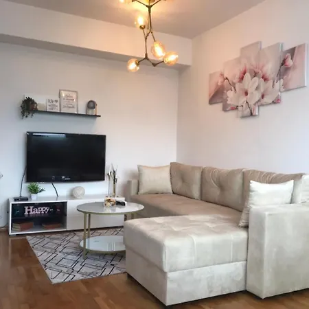 Center Serviced Apartment *