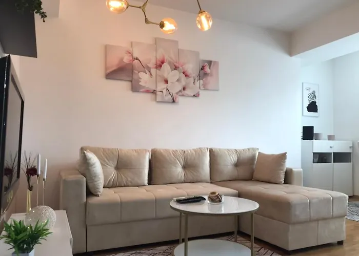 Center Serviced * Σκόπια